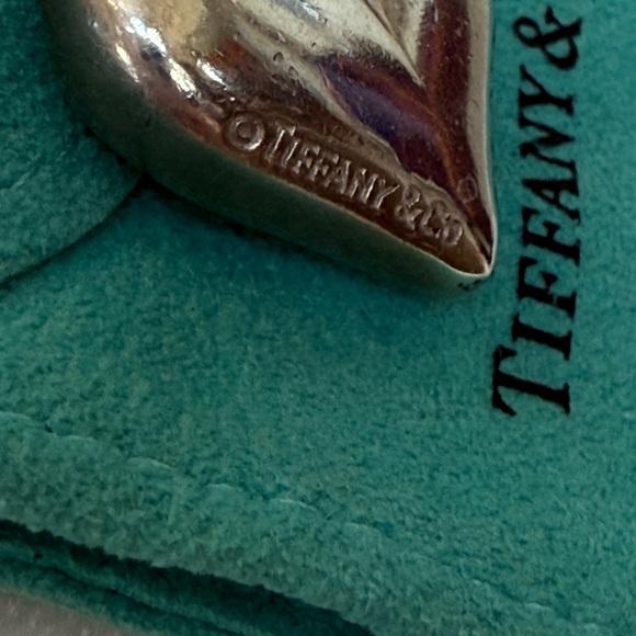 Tiffany sterling silver puffy heart necklace with snake chain with Tiffany pouch - Picture 5 of 10